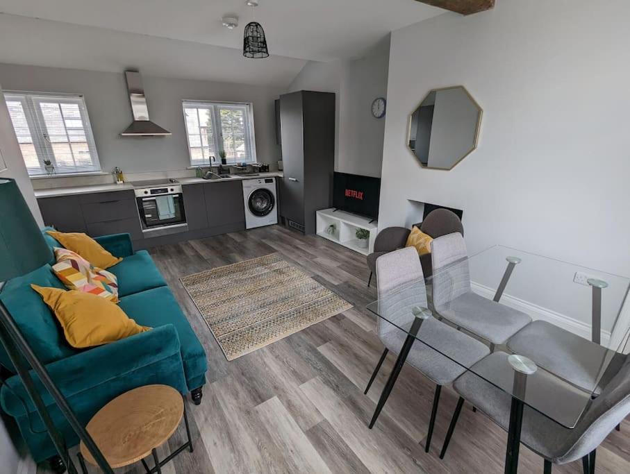 31 High Street - Modern & Stylish 2-Bed Apartment - Inc Parking Husbands Bosworth 外观 照片