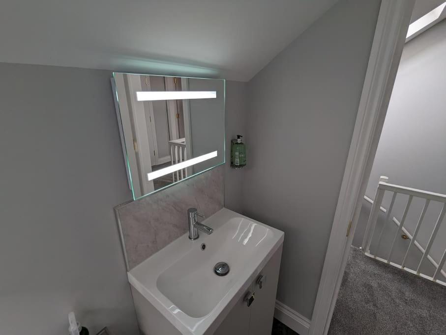 31 High Street - Modern & Stylish 2-Bed Apartment - Inc Parking Husbands Bosworth 外观 照片