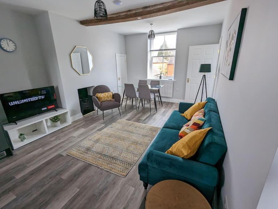 31 High Street - Modern & Stylish 2-Bed Apartment - Inc Parking Husbands Bosworth 外观 照片